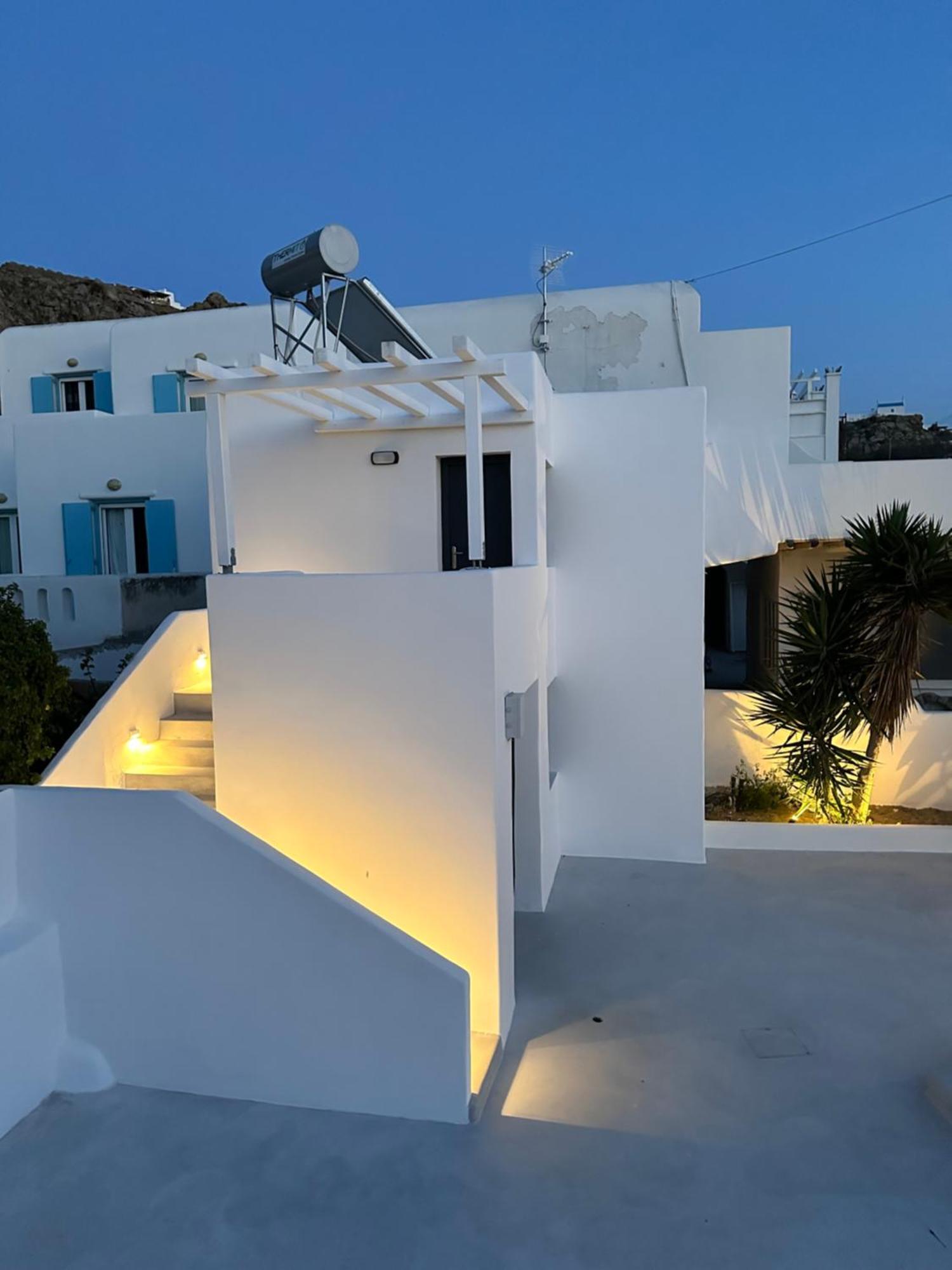 The Coast Suites Tourlos Exterior photo